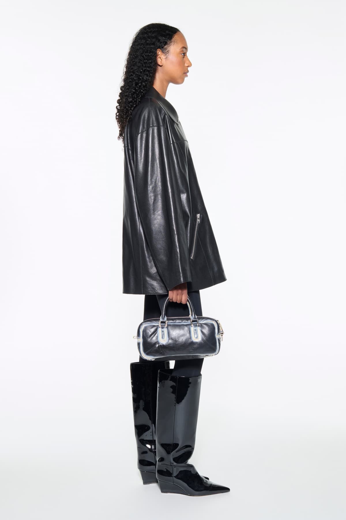 14993_d10c7329ba-66383-7800-89900-3-full