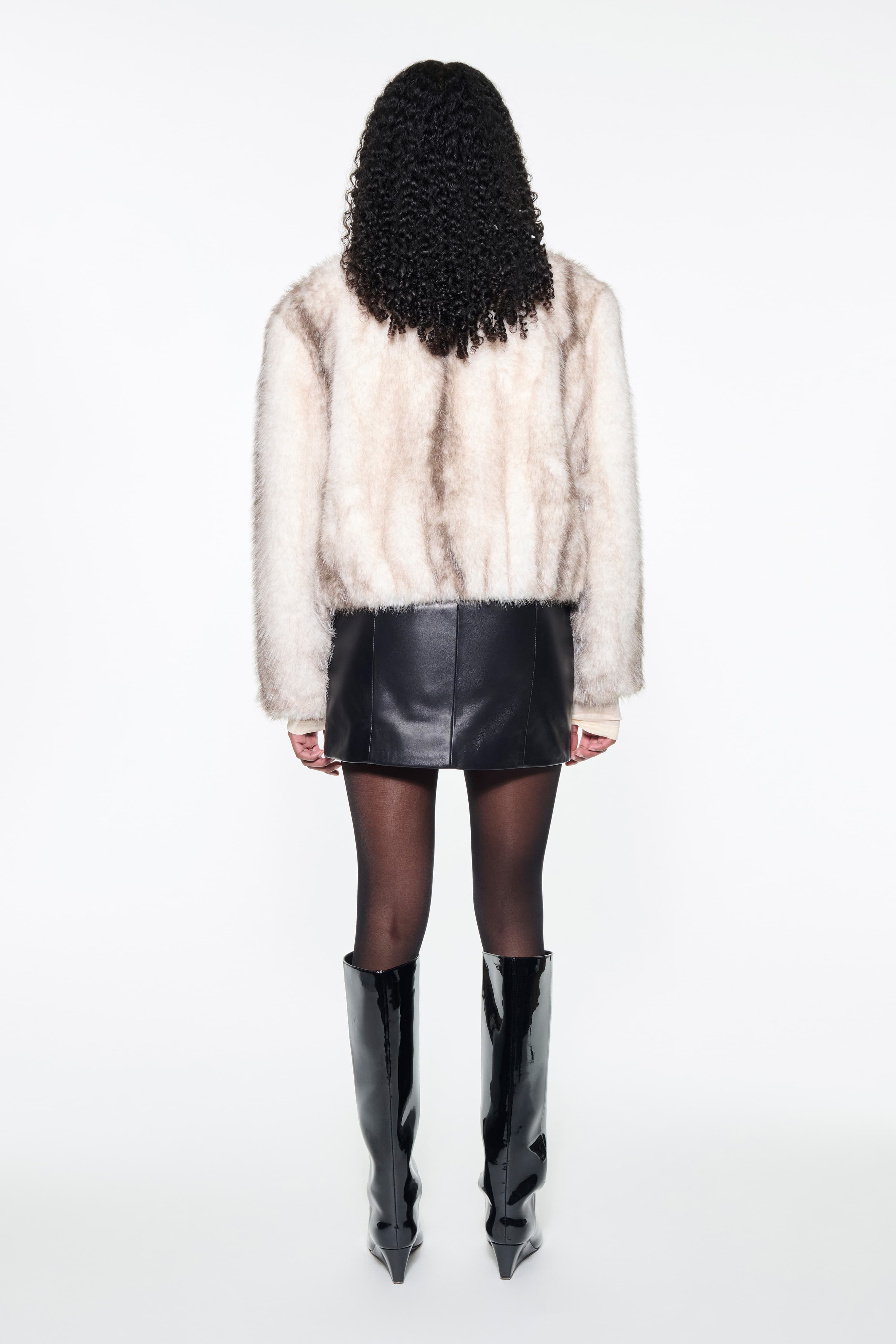 15011_c4f0e9d2bd-66411-9019-90210-4-original