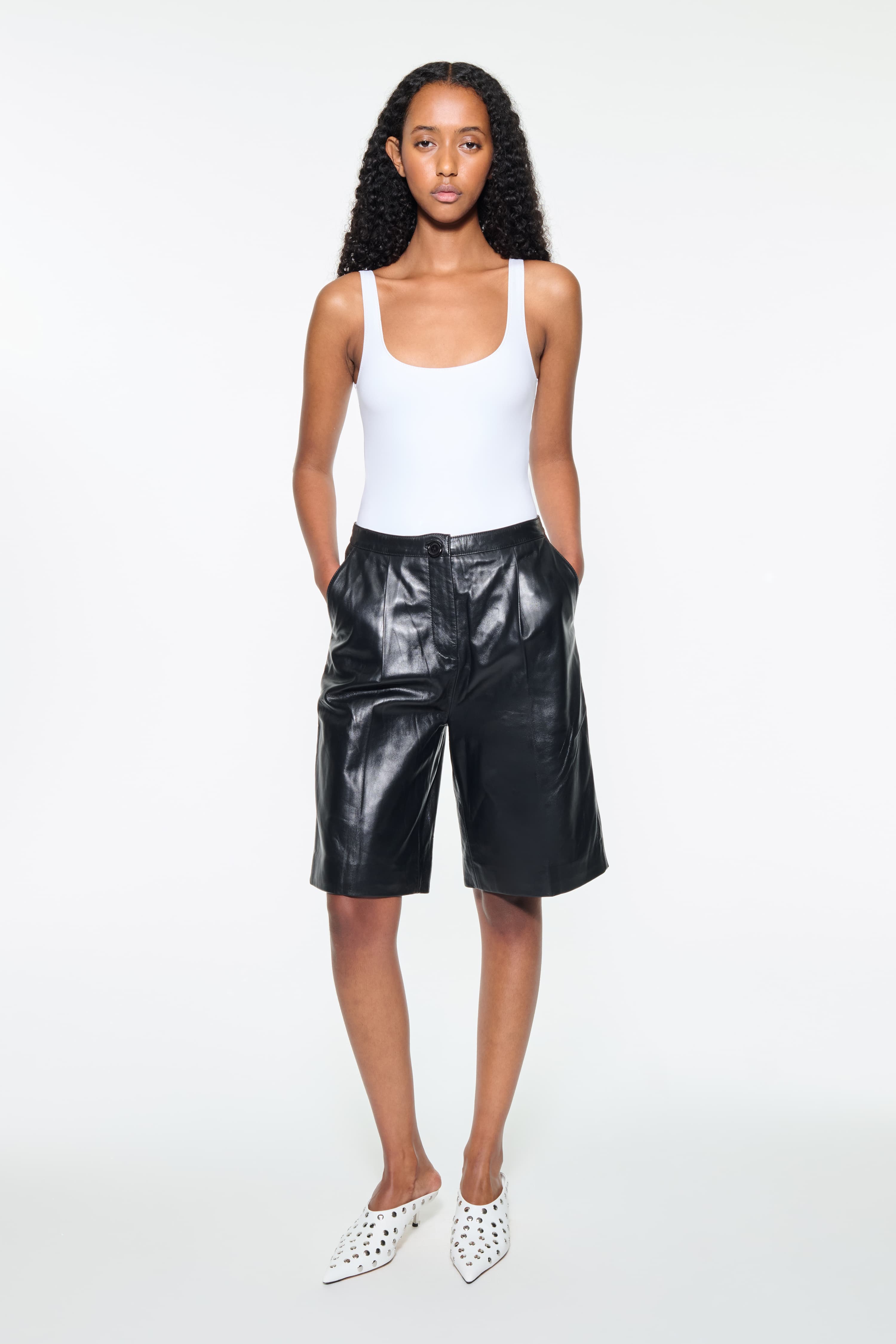 STAND STUDIO Julieta Shorts Black1