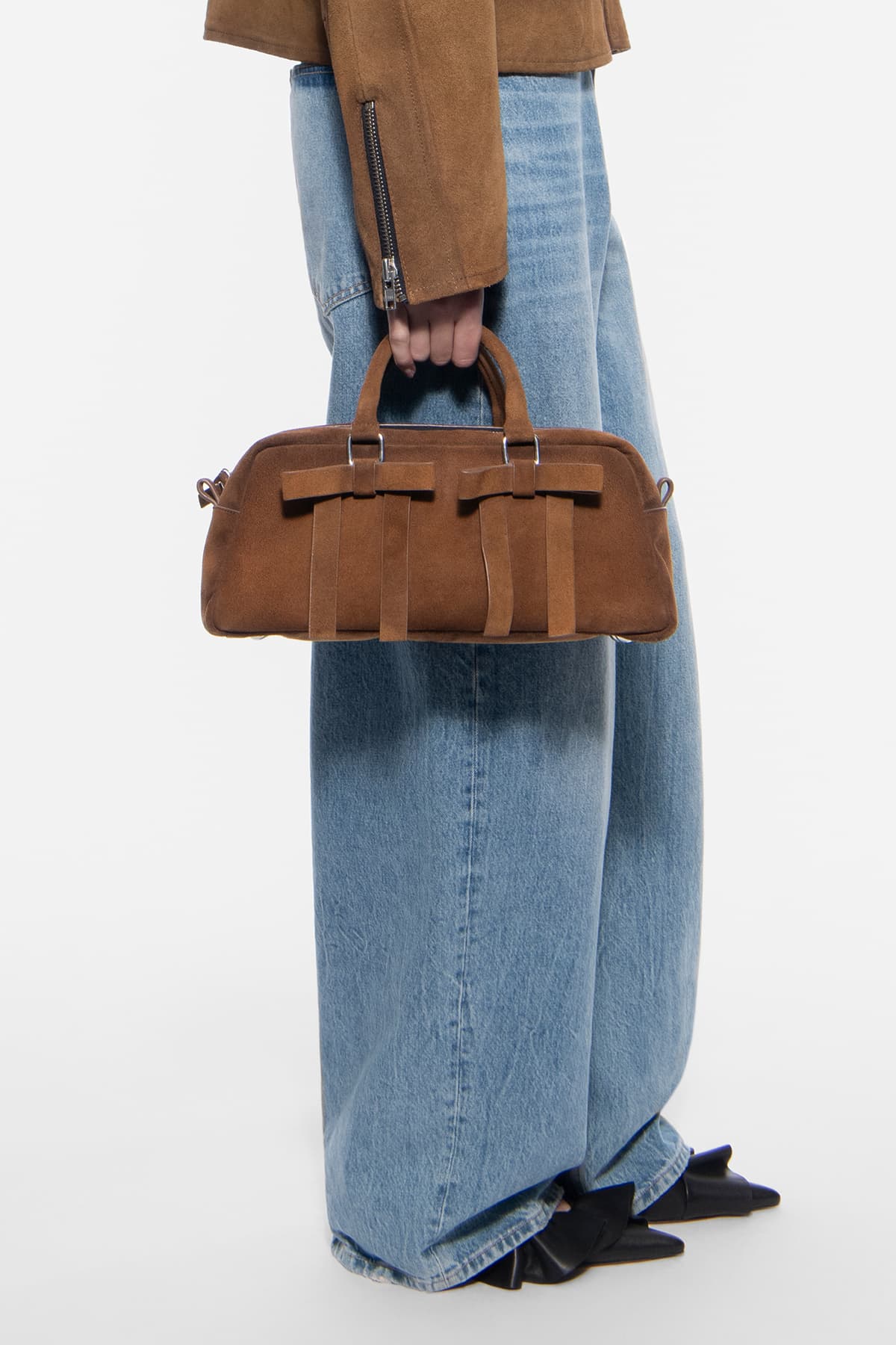 15446_ecd2eb6e32-66671-7092_cassie_bowling_bag_worn_tan_04-full