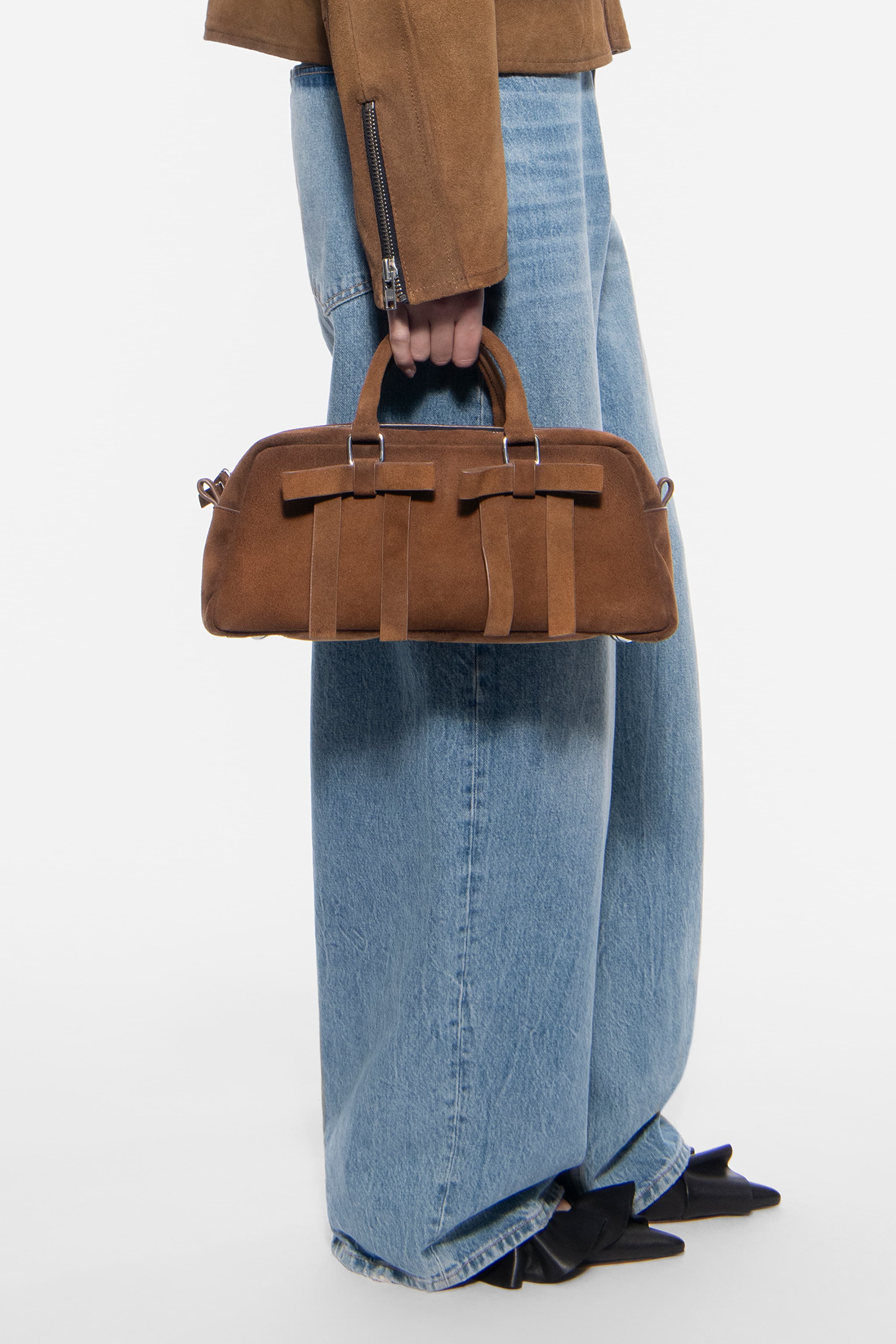 15446_ecd2eb6e32-66671-7092_cassie_bowling_bag_worn_tan_04-original